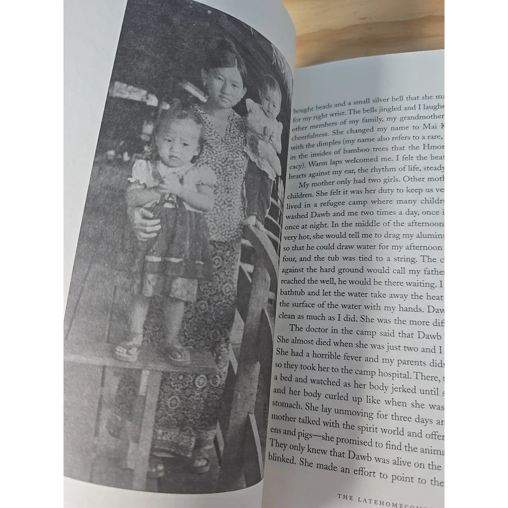 The Latehomecomer : A Hmong Family Memoir Paperback Kao Kalia Yan